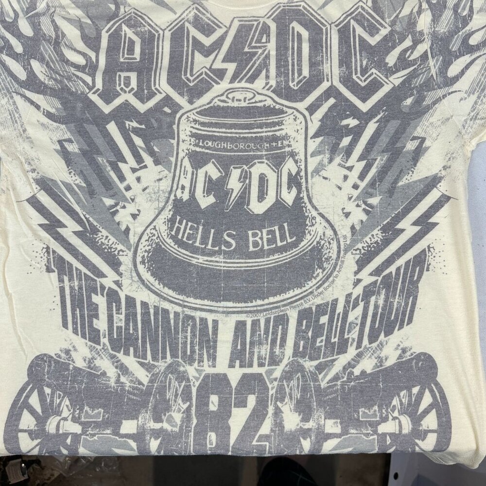 AC/DC Rockware The Cannon And Bell Tour 1982 T-Shirt L 50% Cotton/50% Polyester